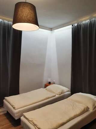 Отели типа «постель и завтрак» Pensjonat Zielony Dom Болеславец Трехместный номер с собственной ванной комнатой-5