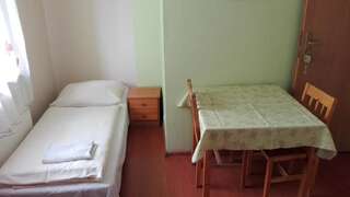 Отели типа «постель и завтрак» Pensjonat Zielony Dom Болеславец Двухместный номер с 1 кроватью и общей ванной комнатой-3